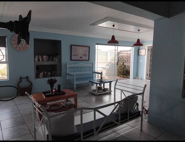 9 BEDROOM HOUSE FOR SALE IN COUNTRY CLUB